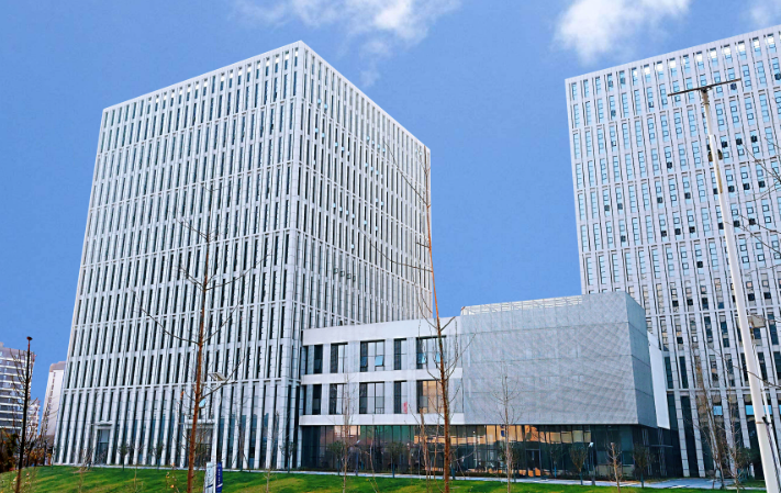 福州坤度信息科技软件开发服务对比：标准化产品与定制方案如何选择